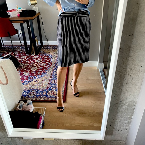 CLUB MONACO SKIRT - Picture 2 of 2